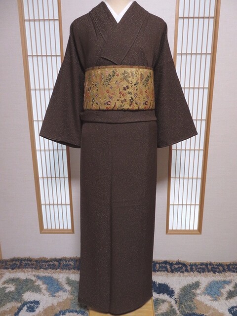 こげ茶色金通し織りの色無地×お正月や初釜に 宝尽くしの袋帯 : 風椿の 