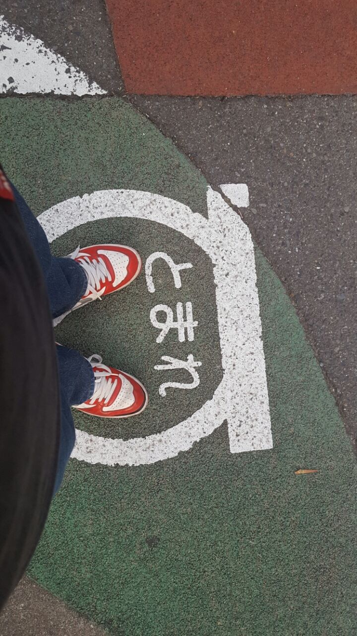 横断歩道の歩行者とまれマーク おざちん