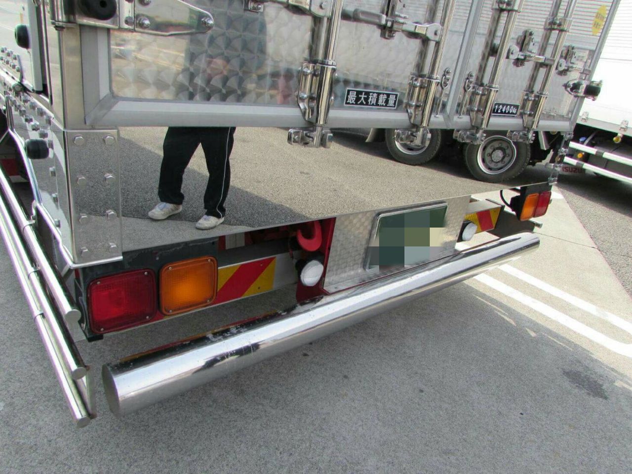 人気ブランド 値下げ ウロコステンレス リアバンパー 外板 全面分 ２分割総合ランキング1位 Traverserdl Com