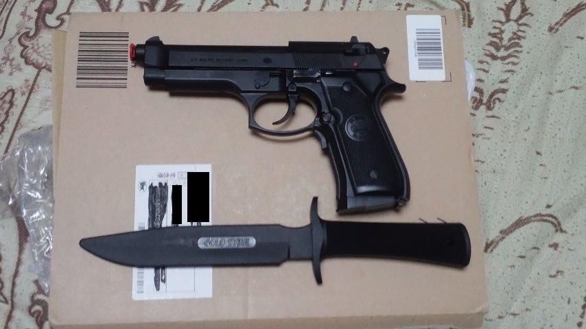 ハンドガンとナイフでタクティカルスタイルとか 蛙鳴かずえもん噪池塘春草の夢