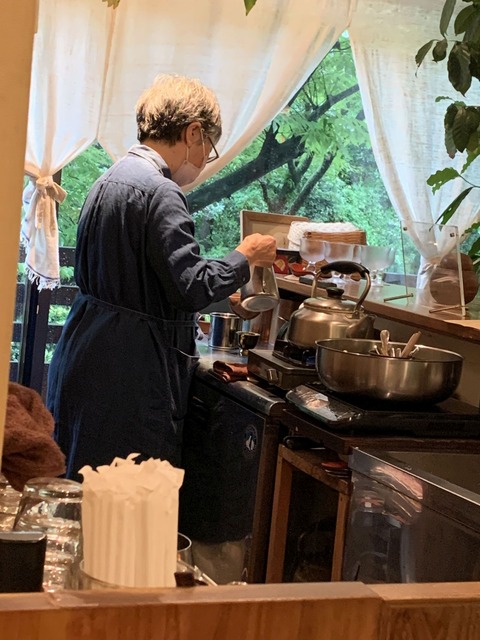 美美の店主のネルドリップ