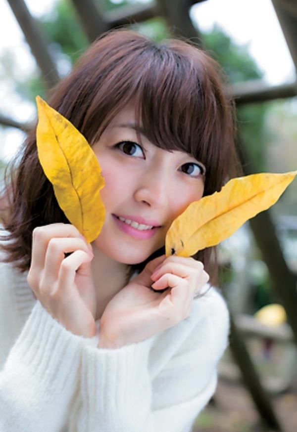 声優 花澤香菜さんが ミラクルジャンプ 初のグラビアに登場 声優 花澤香菜さんが ミラクルジャンプ 初のグラビアに登場