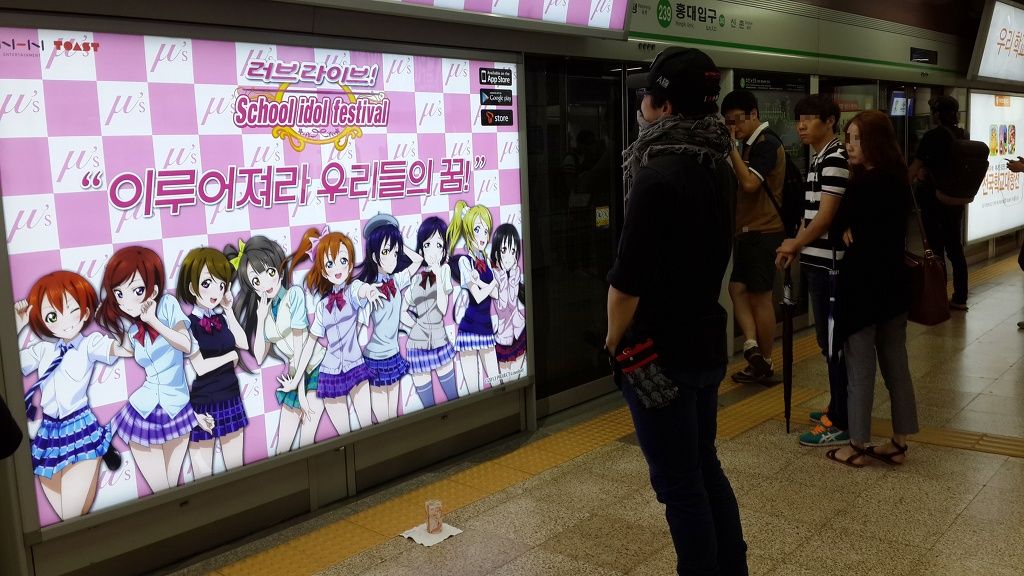 ラブライブ 韓国の地下鉄にスクフェスの広告が登場 韓国ラブライバーが土下座wwwww ラブライブ 韓国の地下鉄にスクフェスの広告が登場 韓国ラブライバーが土下座wwwww