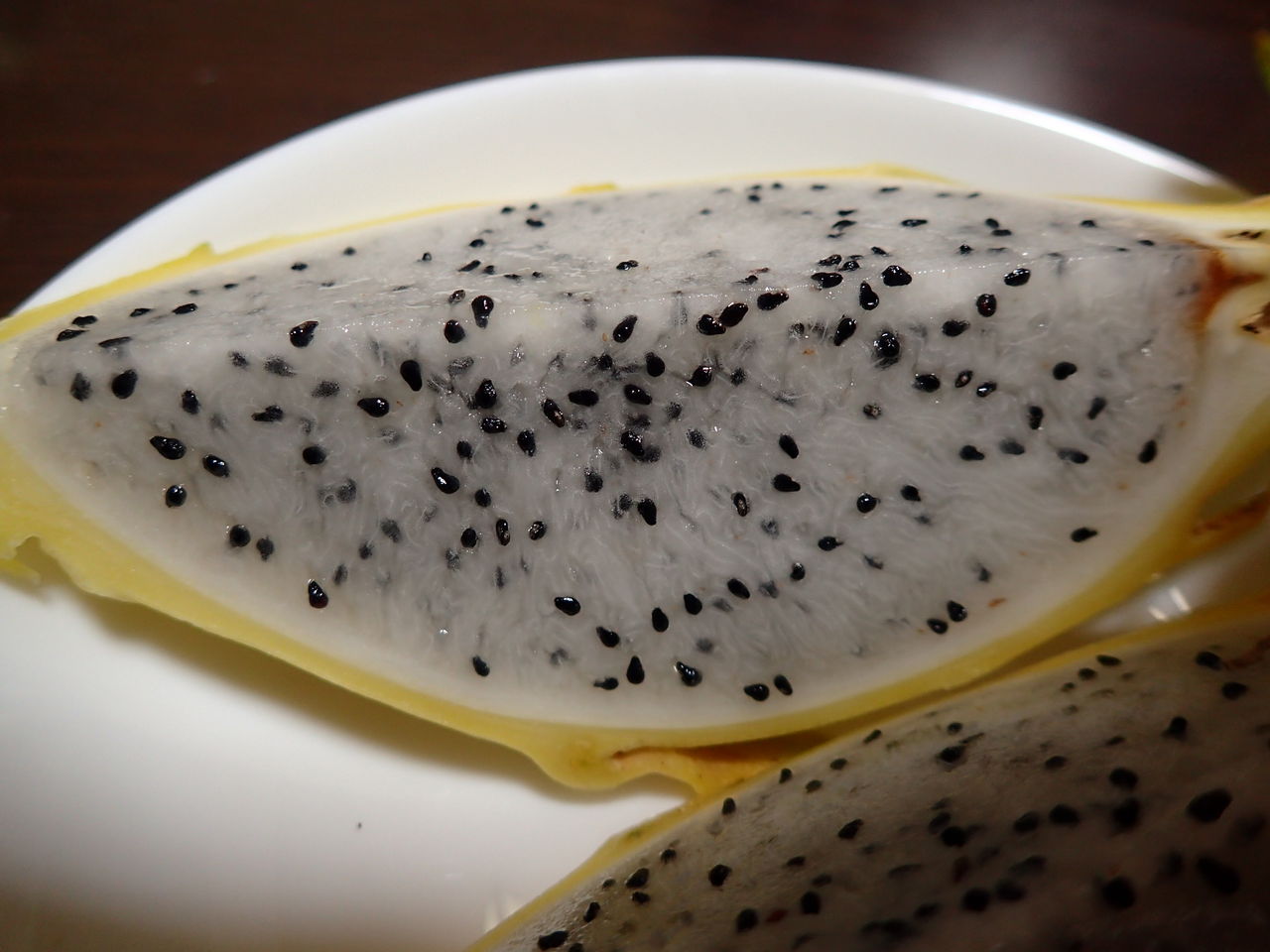 食べ蒔き 黄色のドラゴンフルーツ ゴールデンピタヤ を食べてみた 伊豆で自然と暮らしたい