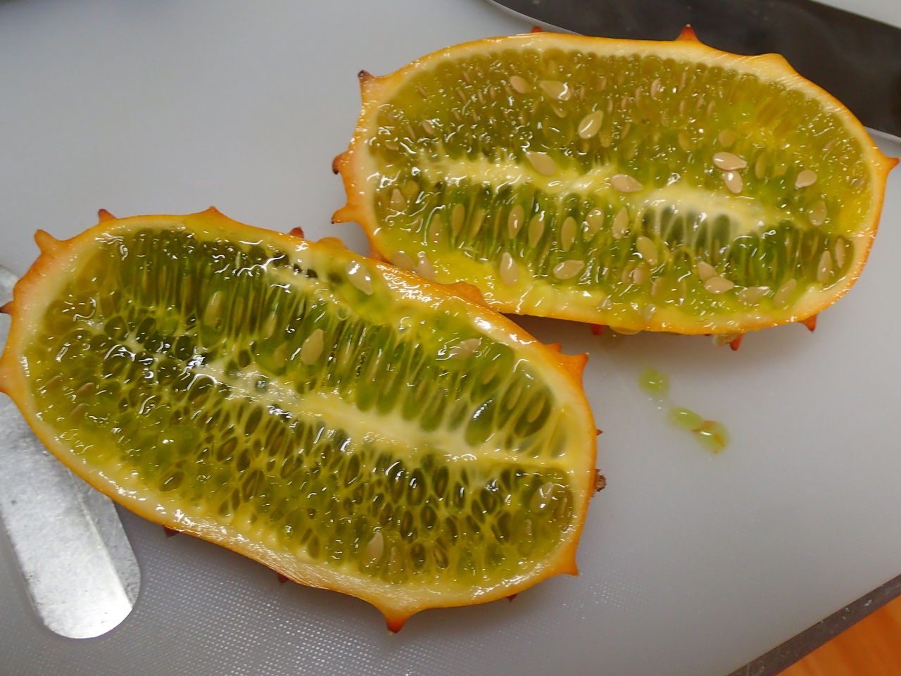 変り種メロン キワノというトゲトゲの黄色いメロンを入手したので食べてみた 伊豆で自然と暮らしたい 変り種メロン キワノというトゲトゲの黄色いメロンを入手したので食べてみた 伊豆で自然と暮らしたい