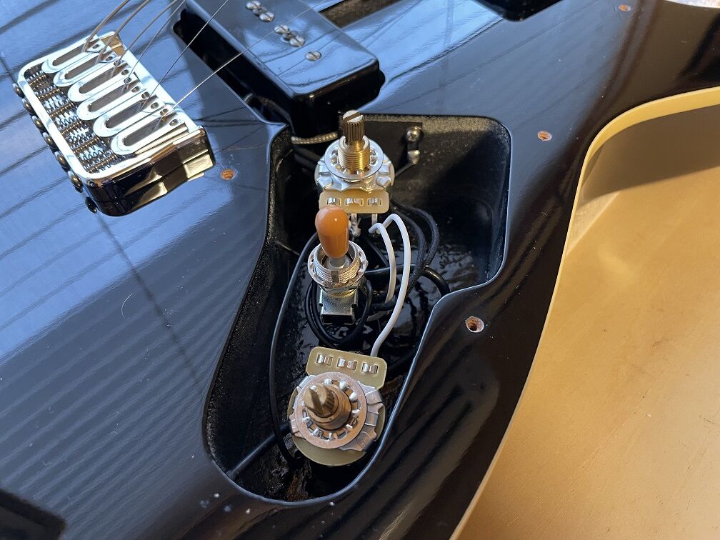 ドンジョン　ギター　ボリューム Guitar Gallery File.0011 / Kz One Semi-Hollow F-Hole Carved