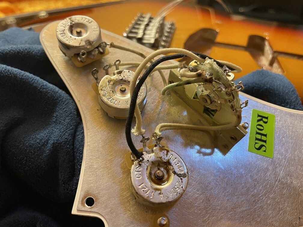 ストラトキャスターの回路の改造 : kazuminaの独り言