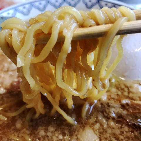 背脂たっぷり、東京豚骨拉麺ばんから(白井店)