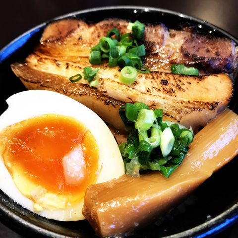 極煮干し本舗さんの魚介煮干しラーメン
