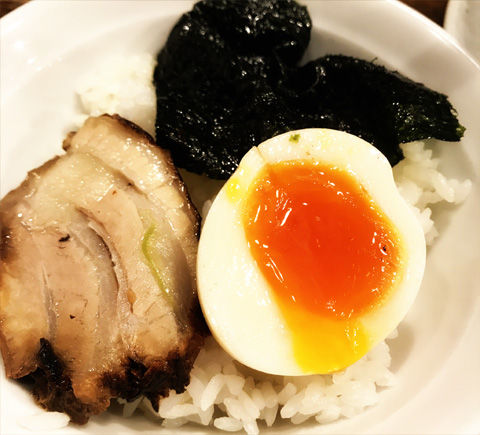 秘伝醤油のラーメン、麺屋あじくまの中華そば白