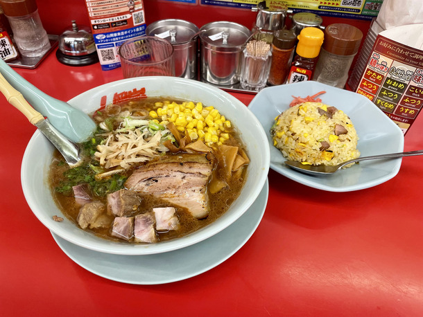 限定・たっぷり生姜醤油ラーメン、コーン、コロチャーシューx6