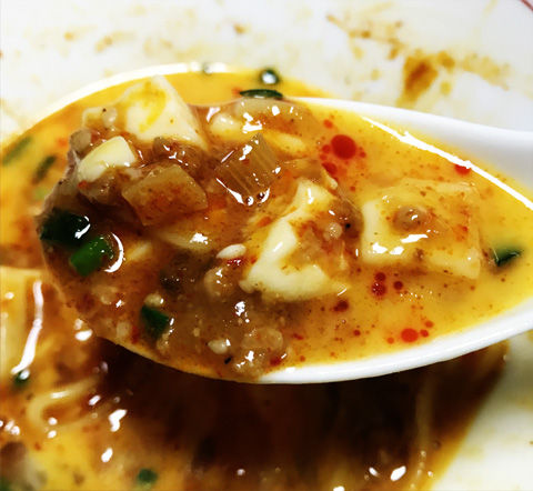 生卵ですき焼き風・セブンイレブン蒙古タンメン中本汁なし麻辛麺