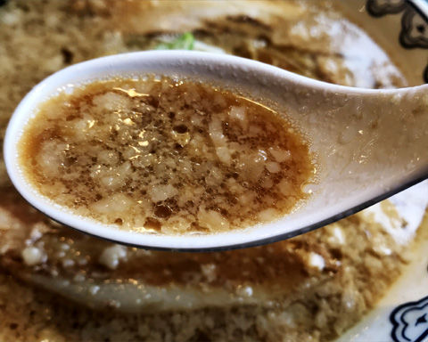 背脂たっぷり、東京豚骨拉麺ばんから(白井店)