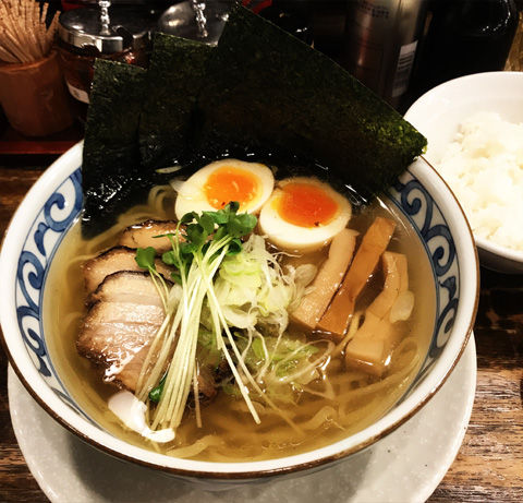 秘伝醤油のラーメン、麺屋あじくまの中華そば白