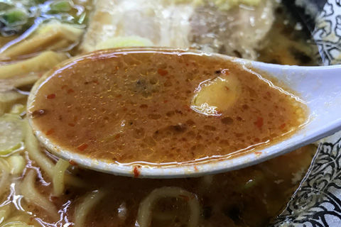 ゆにろーずの限定特選味噌ラーメン、辛い味変で二回目(