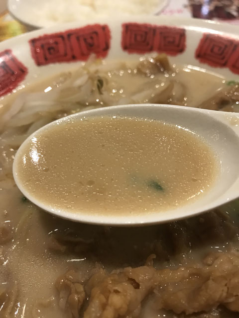 ”まろやか濃味”肉盛り徳島ラーメン