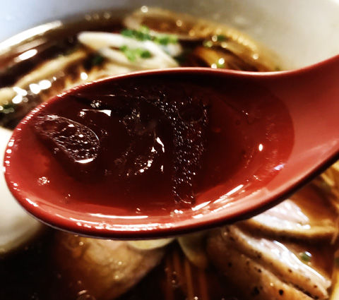 キリッっとした醤油のはりけんラーメン鴨中華そば