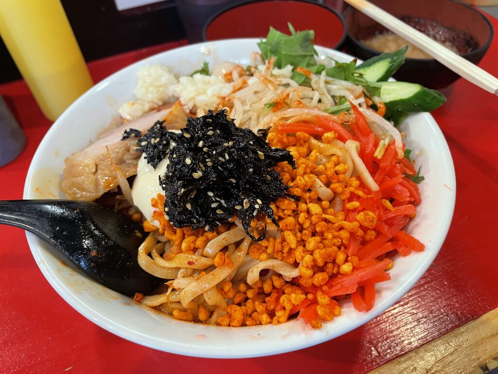 鷹の目北千住店、6月限定冷麺RED : カズミナ麺らいふ
