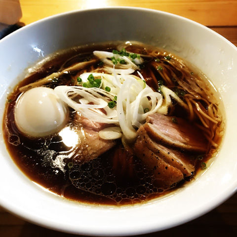 キリッっとした醤油のはりけんラーメン鴨中華そば