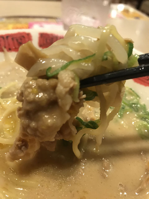”まろやか濃味”肉盛り徳島ラーメン