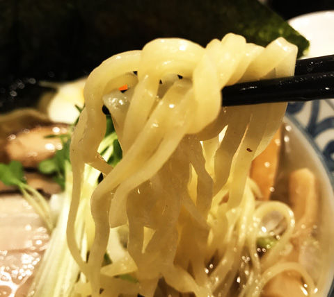 秘伝醤油のラーメン、麺屋あじくまの中華そば白