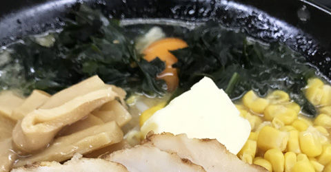 味噌に生卵なデラックスくるまやラーメン