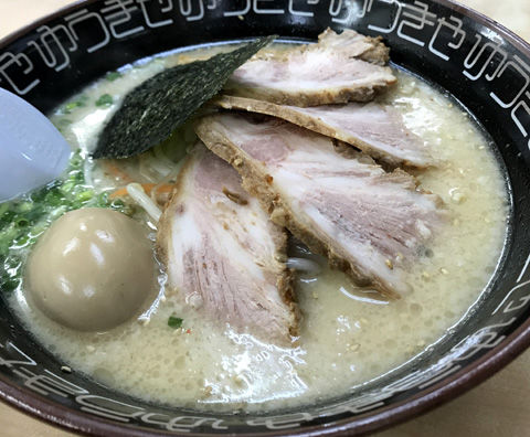 写麦の風味が伝わるゆうきや総本店の白味噌ラーメン