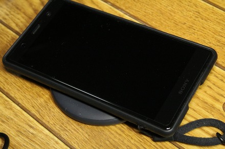 Anker PowerWave 10 Pad (������)  06