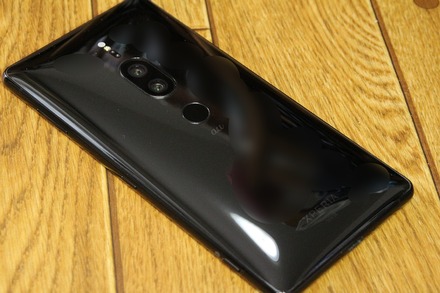 au Xperia XZ2 Premium SOV38 01