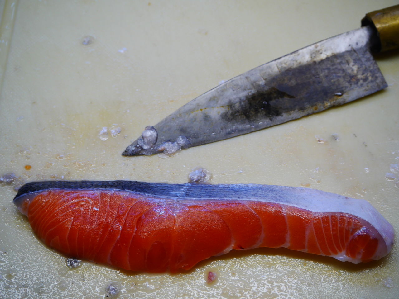 焼魚のうろこは結局 取り除くことに ログハウスに住み 料理 野菜 家具作り 焼魚のうろこは結局 取り除くことに ログハウスに住み 料理 野菜 家具作り