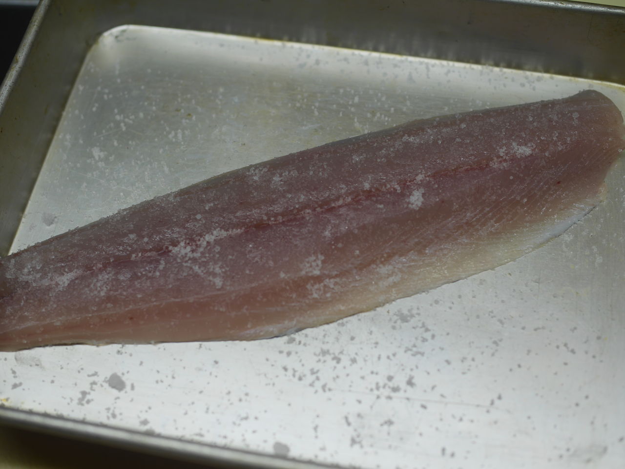 きのう 近くのスーパーで魚を買いすぎて ログハウスに住み 料理 野菜 家具作り