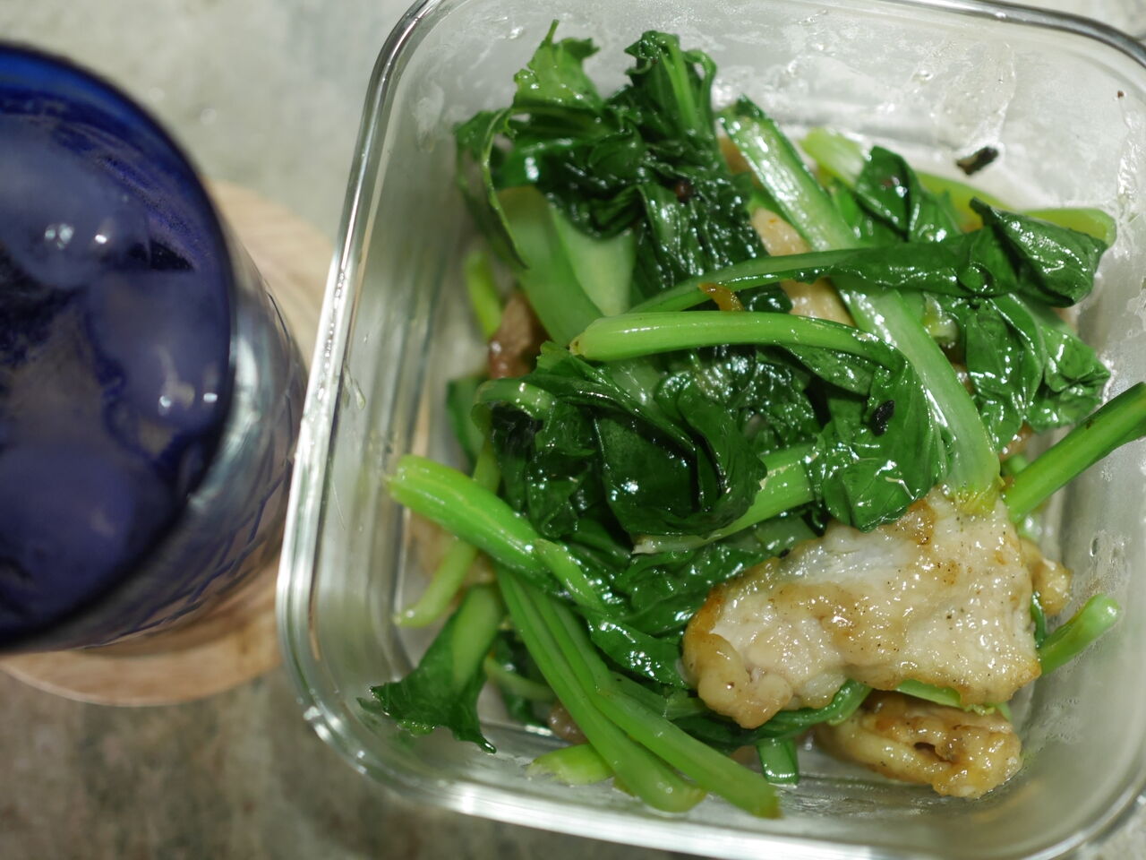 小松菜の間引き菜と豚小間の炒め煮 ログハウスに住み 料理 野菜 家具作り