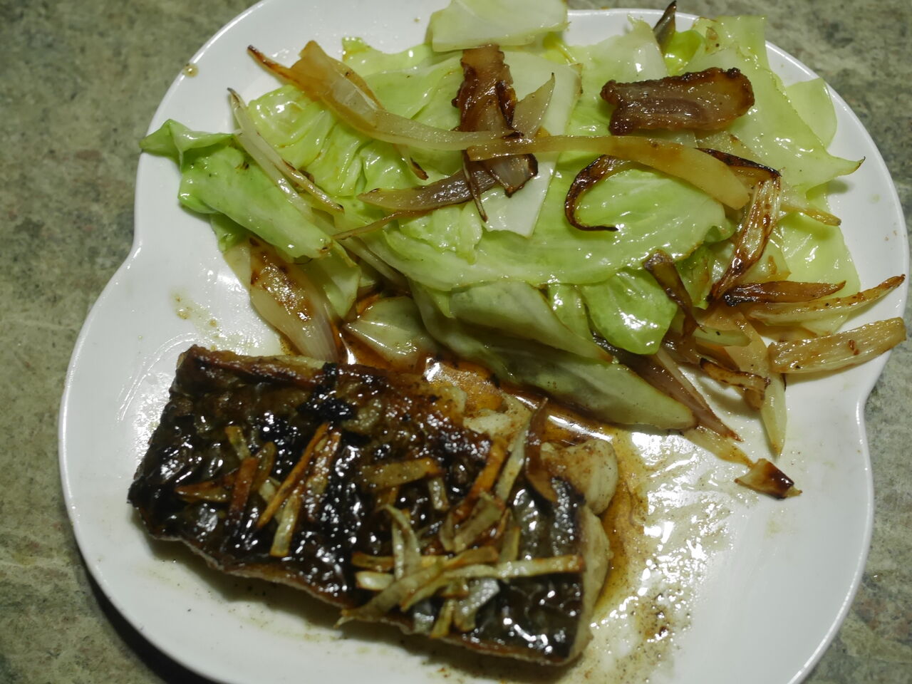サゴシのニンニク バター焼き ログハウスに住み 料理 野菜 家具作り