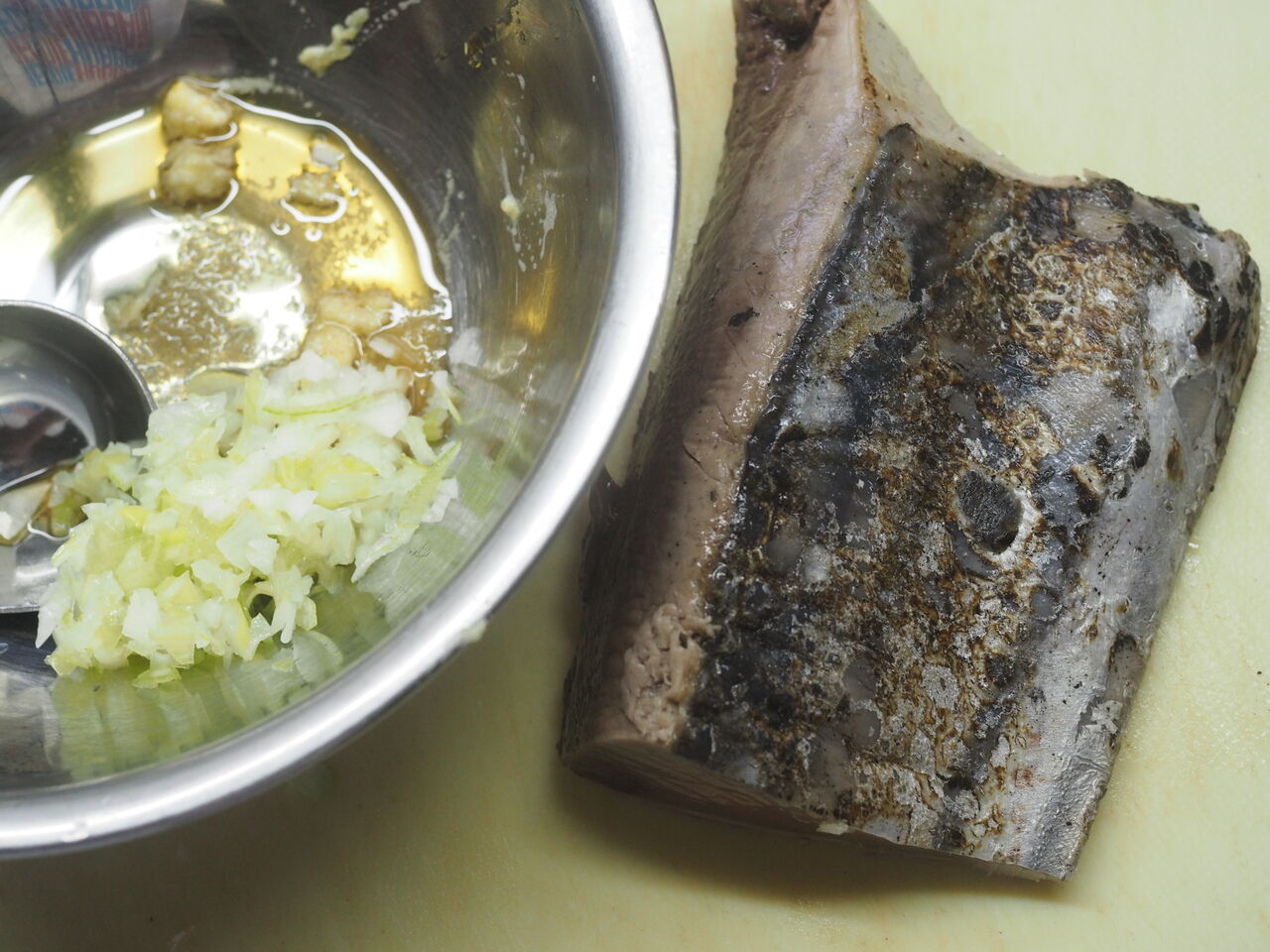 カツオのタタキを塩 ごま油タレで ログハウスに住み 料理 野菜 家具作り カツオのタタキを塩 ごま油タレで ログハウスに住み 料理 野菜 家具作り