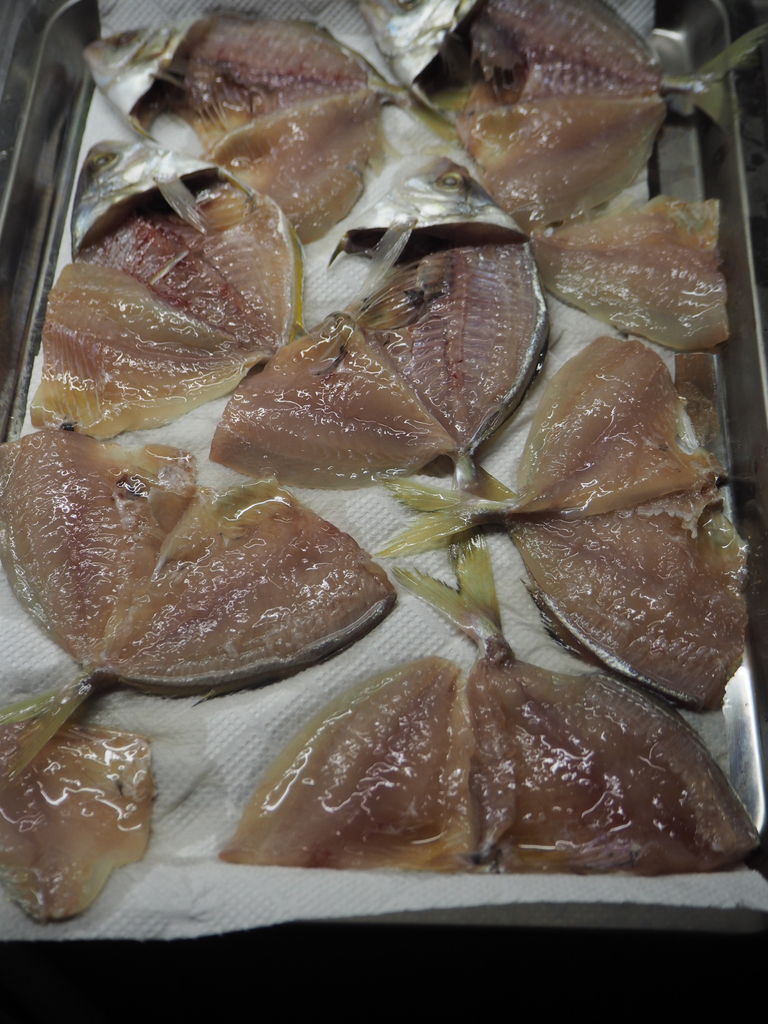 メッキ鯵の干物作り ログハウスに住み 料理 野菜 家具作り メッキ鯵の干物作り ログハウスに住み 料理 野菜 家具作り