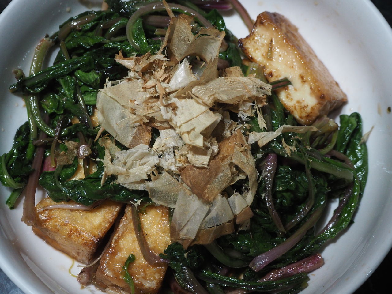 間引き菜と厚揚げの炒め煮 ログハウスに住み 料理 野菜 家具作り