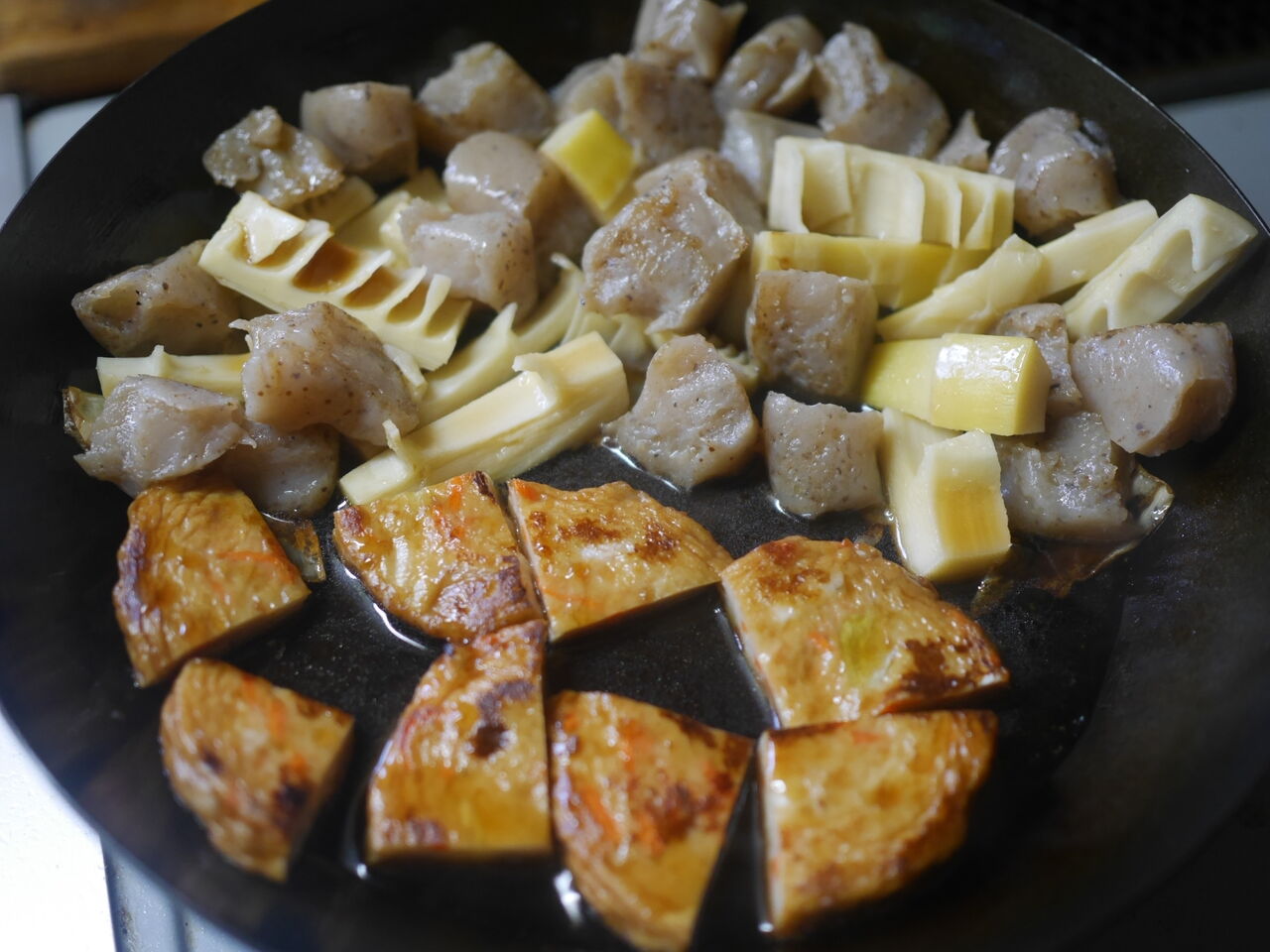 さつま揚げ タケノコ こんにゃくの炒め煮 ログハウスに住み 料理 野菜 家具作り さつま揚げ タケノコ こんにゃくの炒め煮 ログハウスに住み 料理 野菜 家具作り