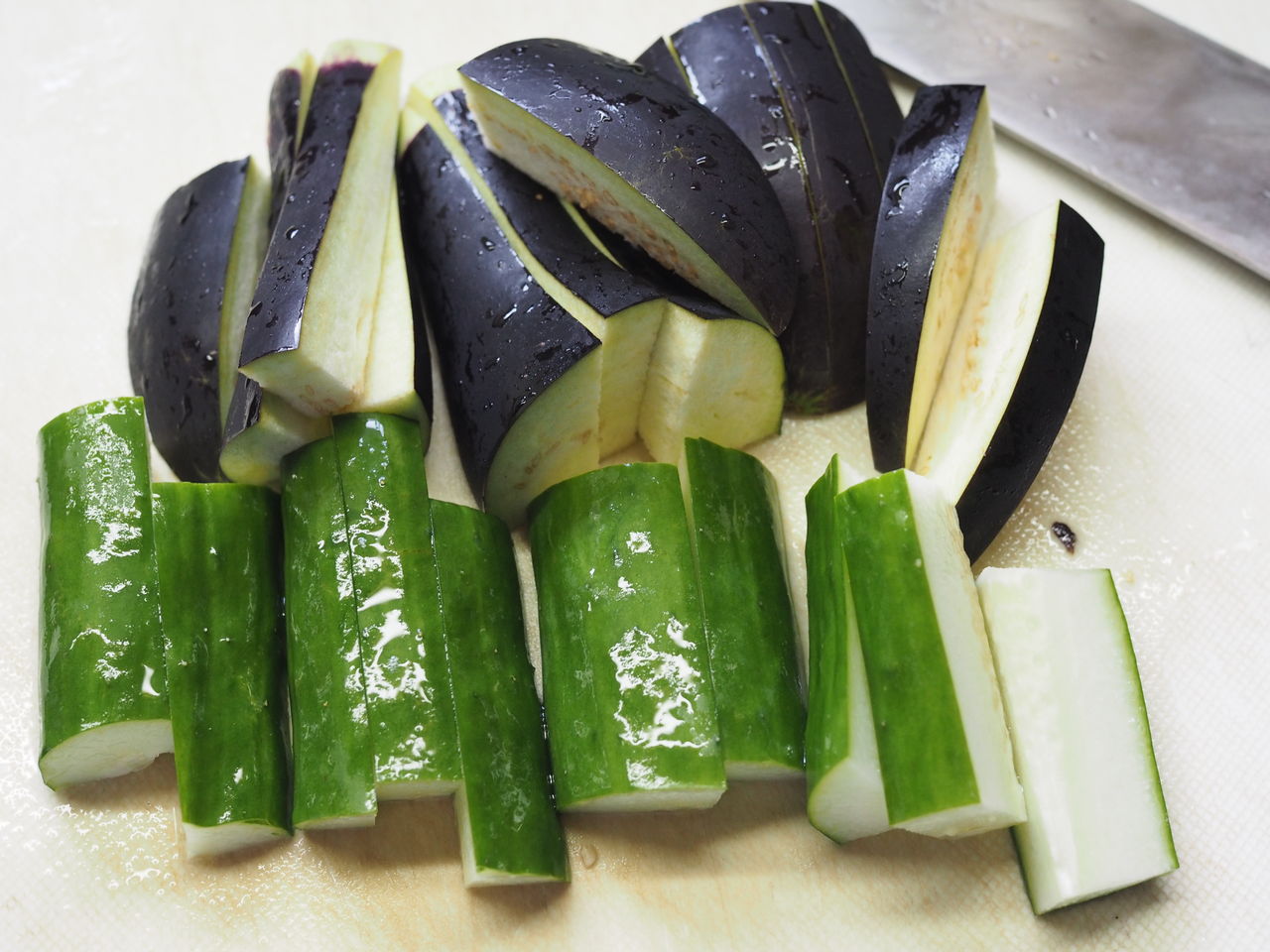 醤油麹で茄子ときゅうりの漬物作り ログハウスに住み 料理 野菜 家具作り 醤油麹で茄子ときゅうりの漬物作り ログハウスに住み 料理 野菜 家具作り