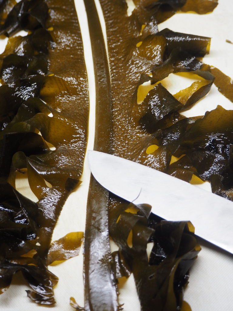 採ったワカメ メカブを処理 ログハウスに住み 料理 野菜 家具作り