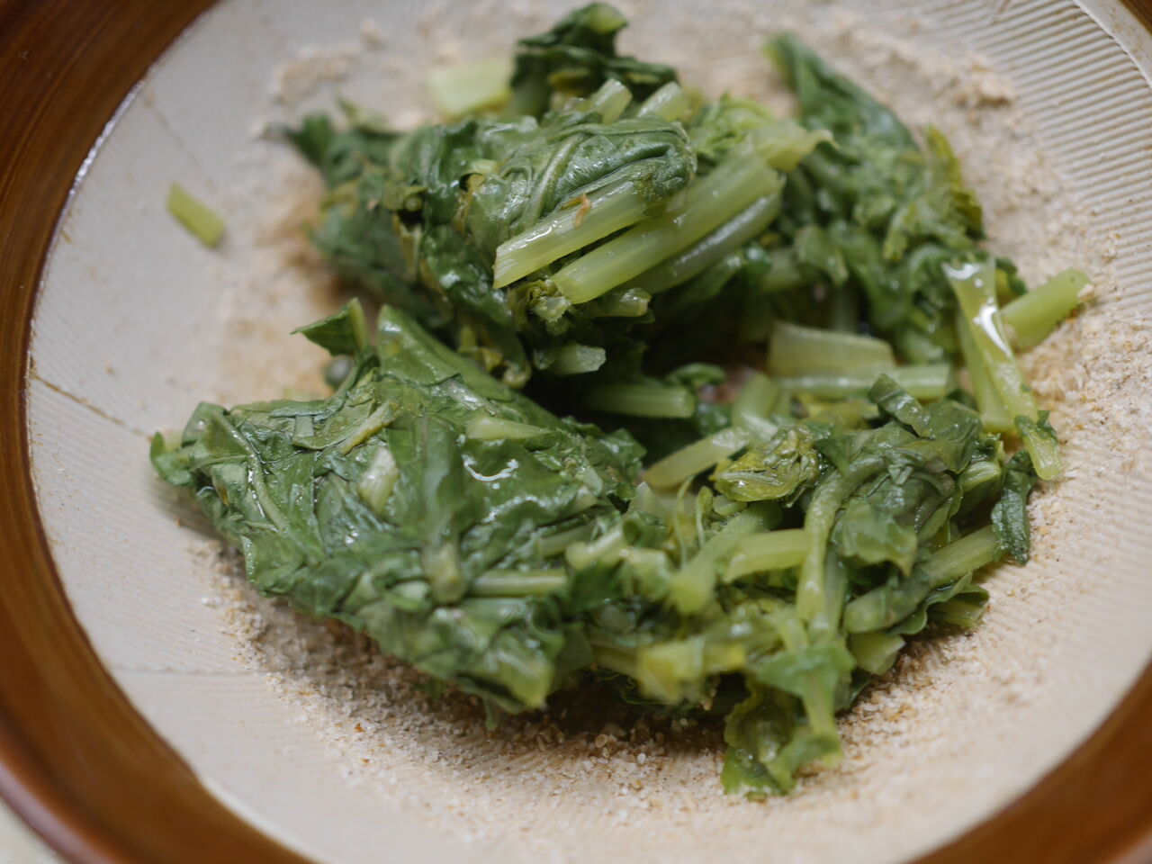 大根の間引き菜で ごま和え ログハウスに住み 料理 野菜 家具作り