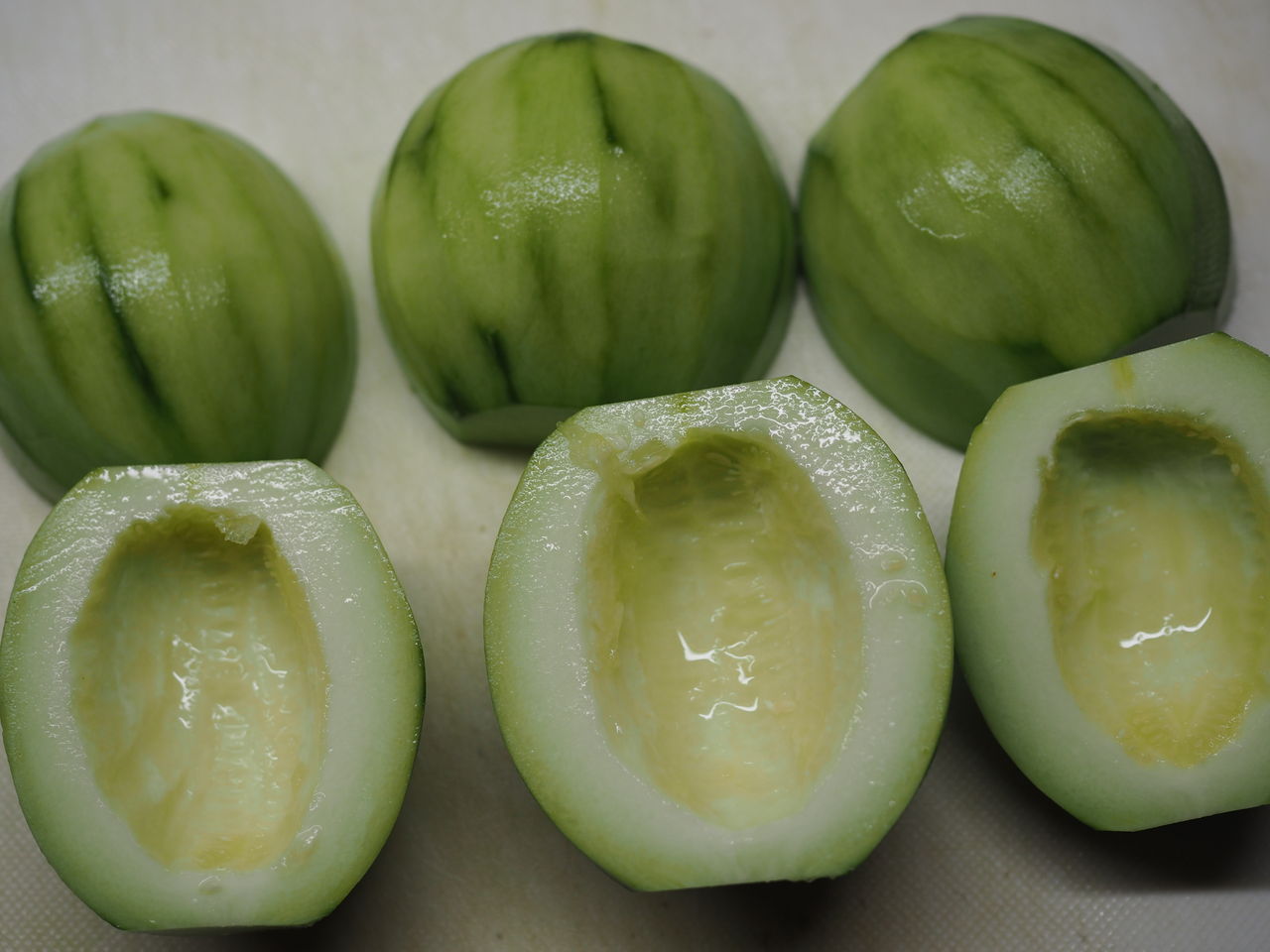 摘果メロンのアンチョビ にんにく炒め ログハウスに住み 料理 野菜 家具作り