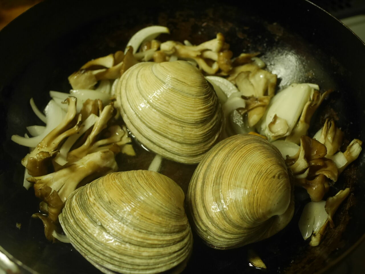 大あさりで ボンゴレパスタ ログハウスに住み 料理 野菜 家具作り