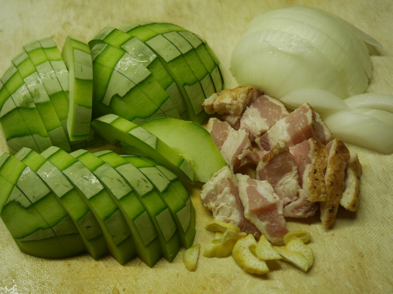 摘果メロンとベーコンの炒め物 ログハウスに住み 料理 野菜 家具作り