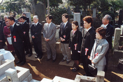 03-小野梓生誕日展墓（谷中霊園）