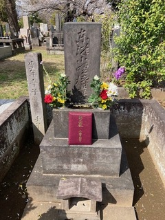 学位記・小野梓墓前01