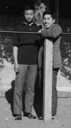 柴田次男　向かって右側