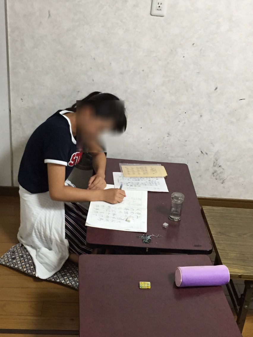 硬筆の授業では姿勢や鉛筆の持ち方も指導いたします 書法学院渡辺塾 西東京市の書道教室