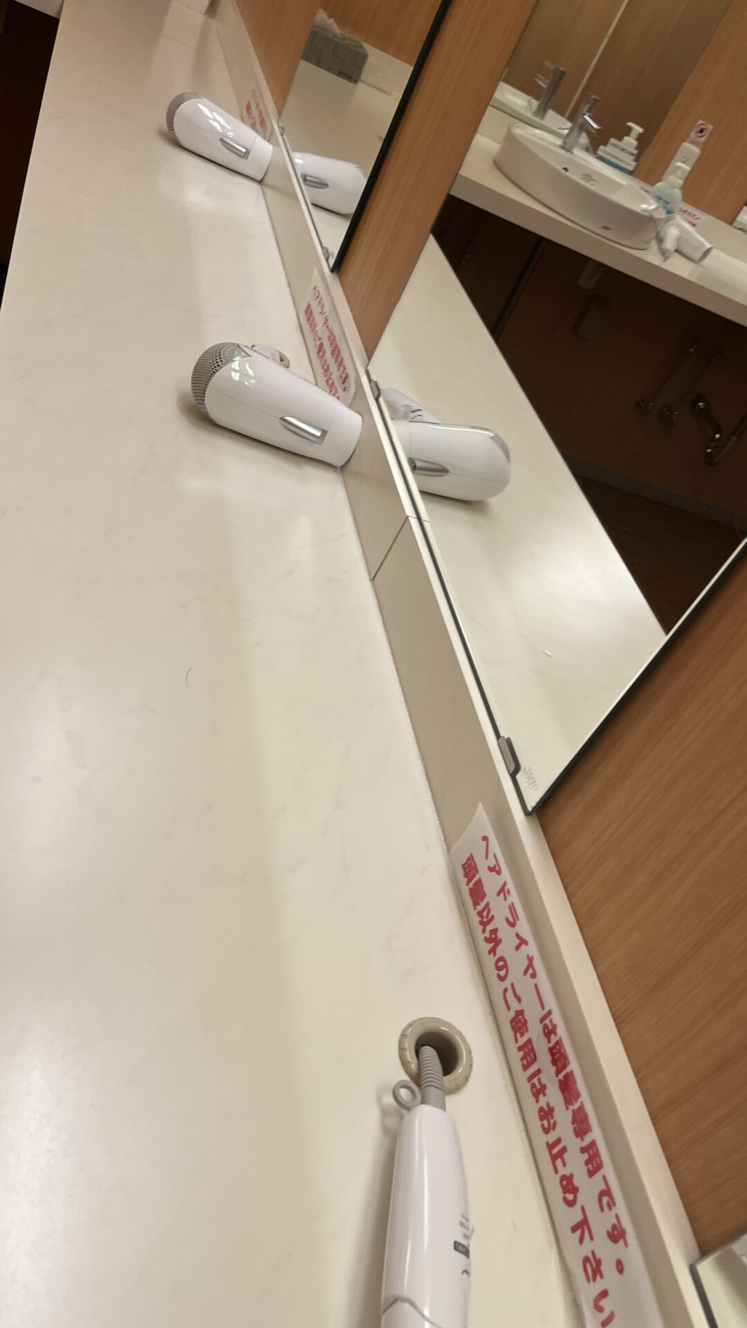 147F0E7B-3FC2-4629-A3A1-A0035E65E8C7