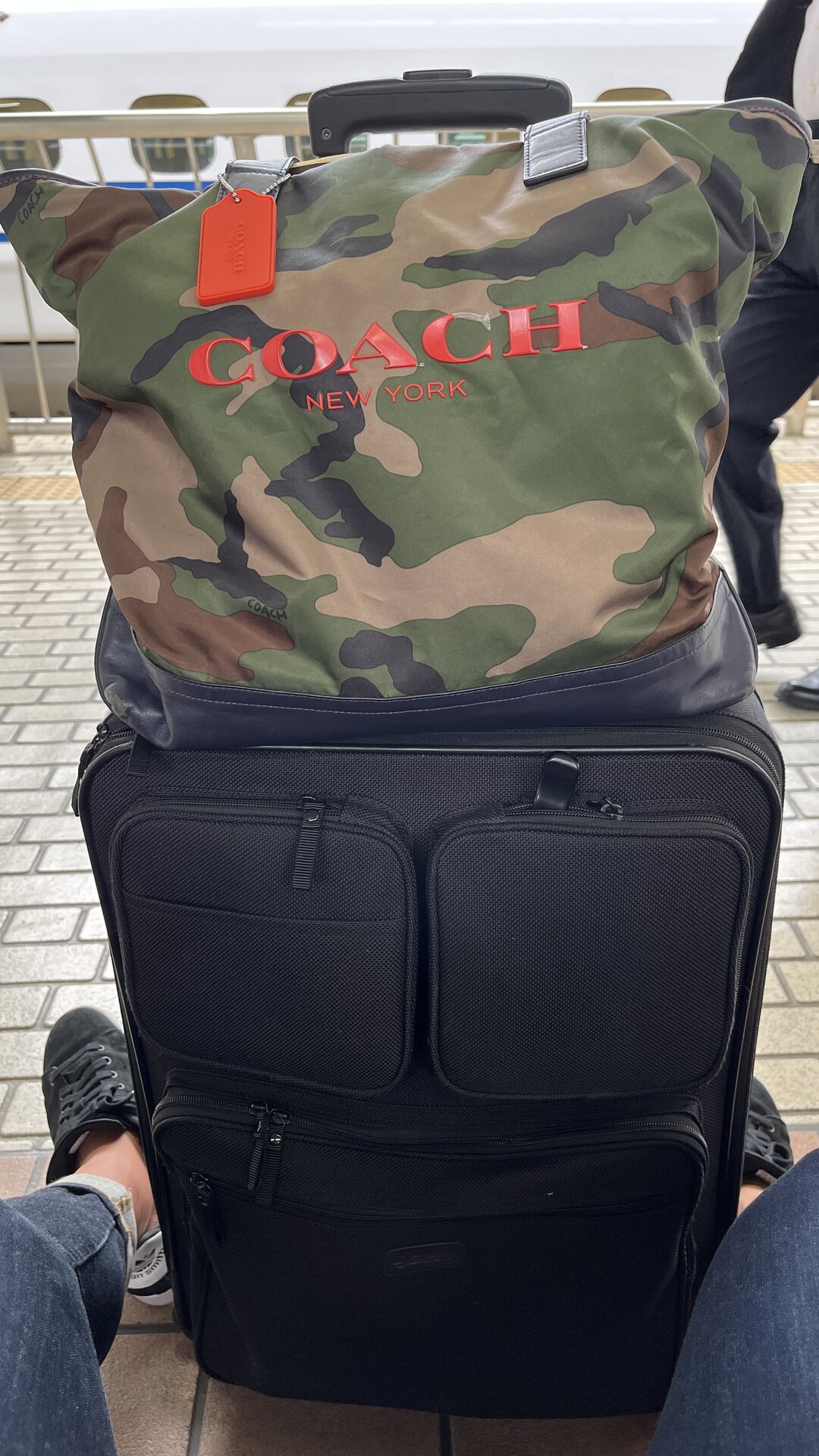 F6F992F9-A1AD-44F1-8086-996EFF2ABBE3