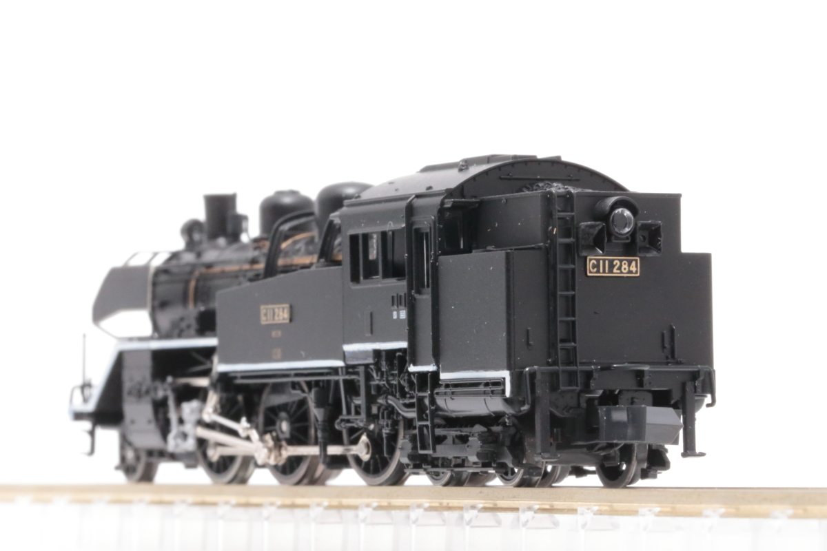 アイドル kato 381系「国鉄色リバイバルやくも」編成が入線しました。KATO 10